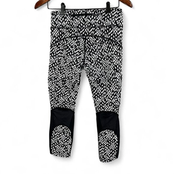Nike Running Leggings Women Size S Black White Printed Mesh Cropped Yoga Stretch - Picture 2 of 14